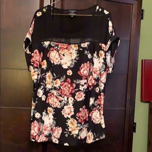 Short sleeve floral top